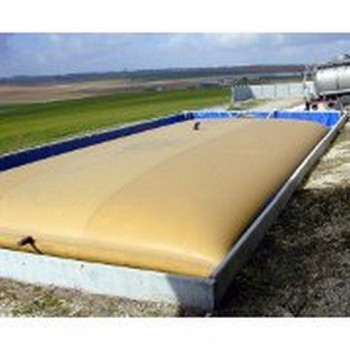 Fosse de rétention sur talutage pour citerne souple engrais liquide